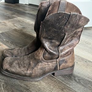 Men’s Ariat square-toed size 12EE boots. Worn twice.